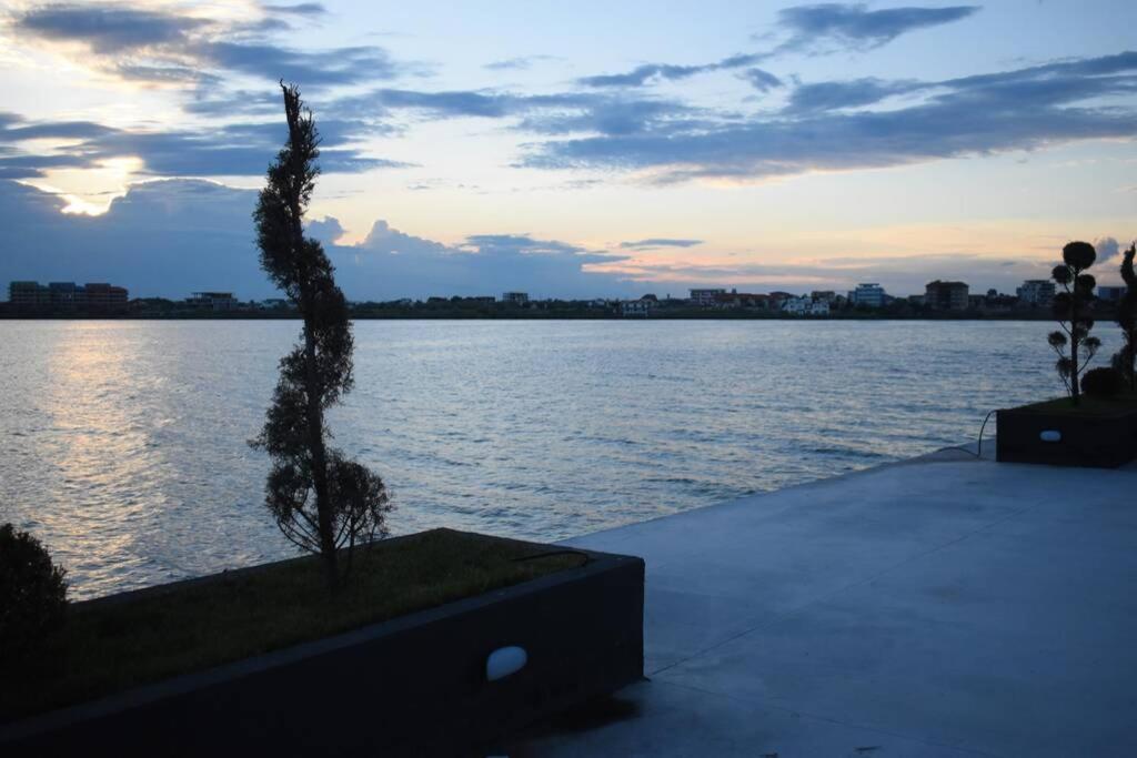 Apartment By The Lake With A View Mamaia Ngoại thất bức ảnh